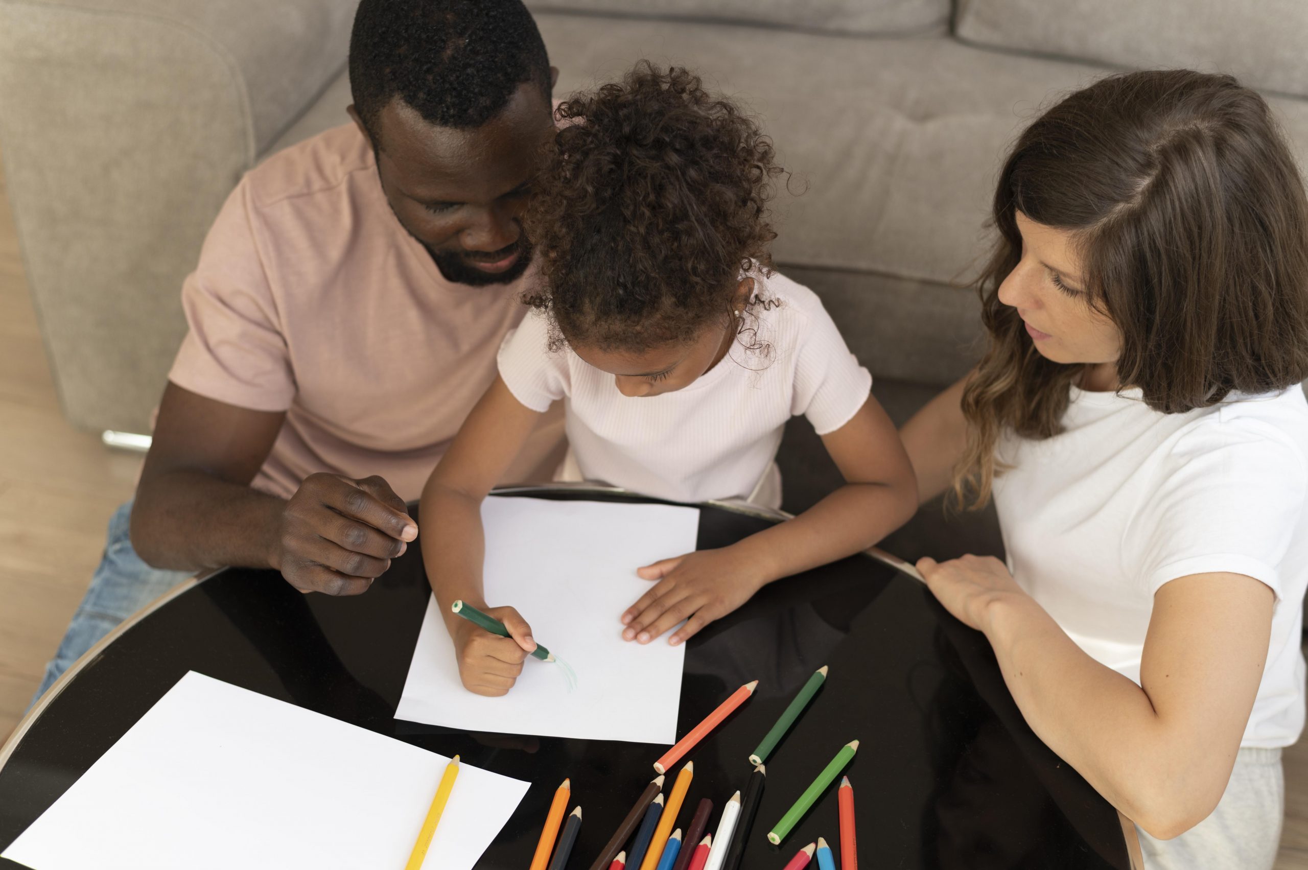 🎓 QUANDO A FAMÍLIA SEGURA A MÃO: COMO UM TRABALHADOR POBRE CONSEGUIU SE FORMAR COM AJUDA DE TODOS